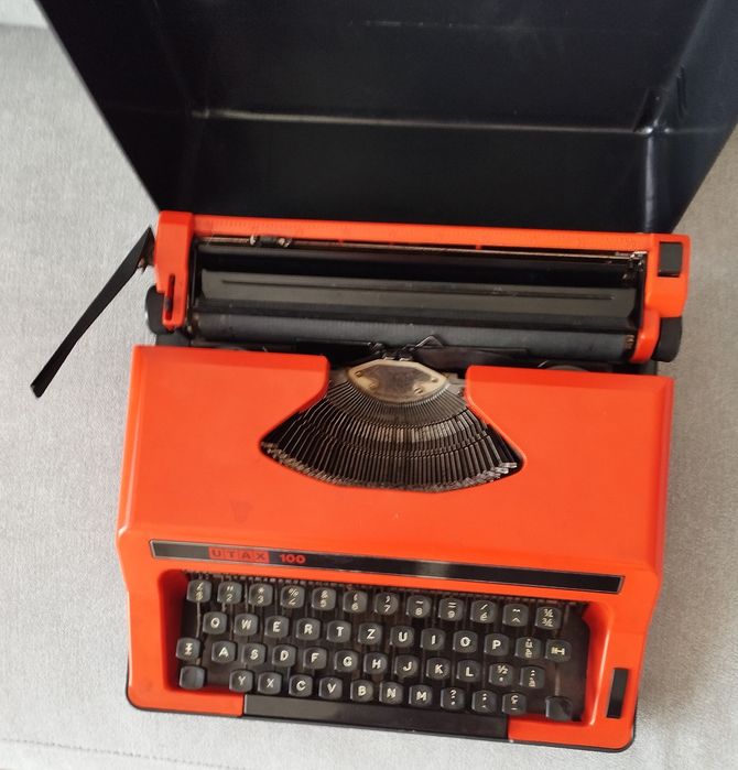 Máquina de escrever UTAX 100