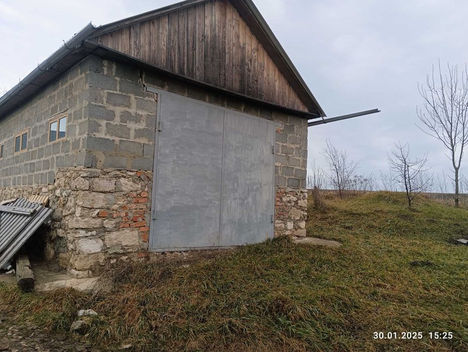 Будинок-господарство з пасікою в Кам'янець-Подільському р-ні