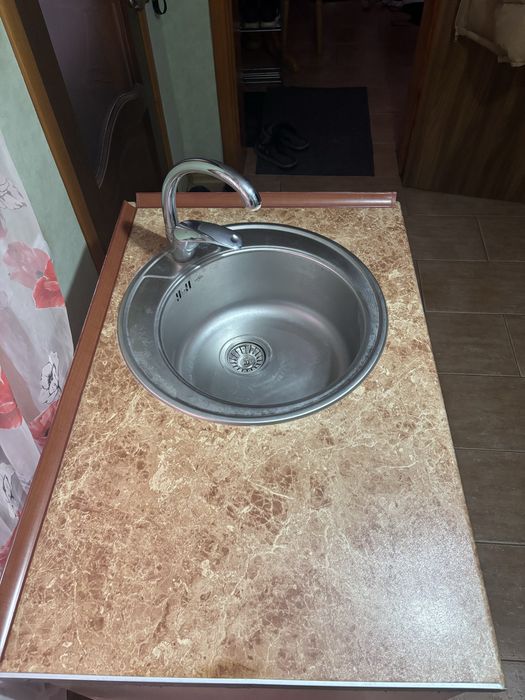 Тумба на кухню із  мийкою та змішувачем