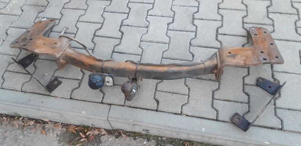 Toyota Land Cruiser 100 hak holowniczy THULE