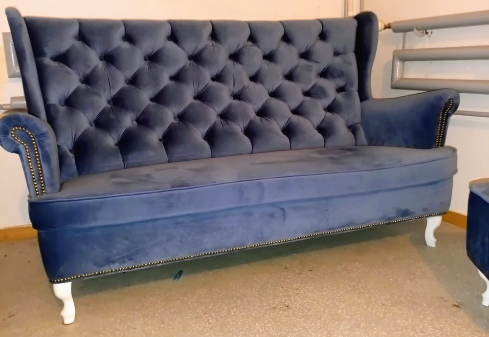 Sofa 3 osobowa z pufami