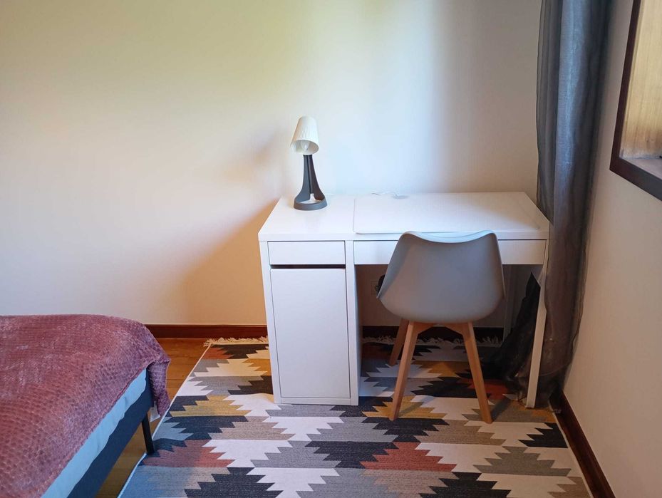Quarto moderno, confortável e tranquilo