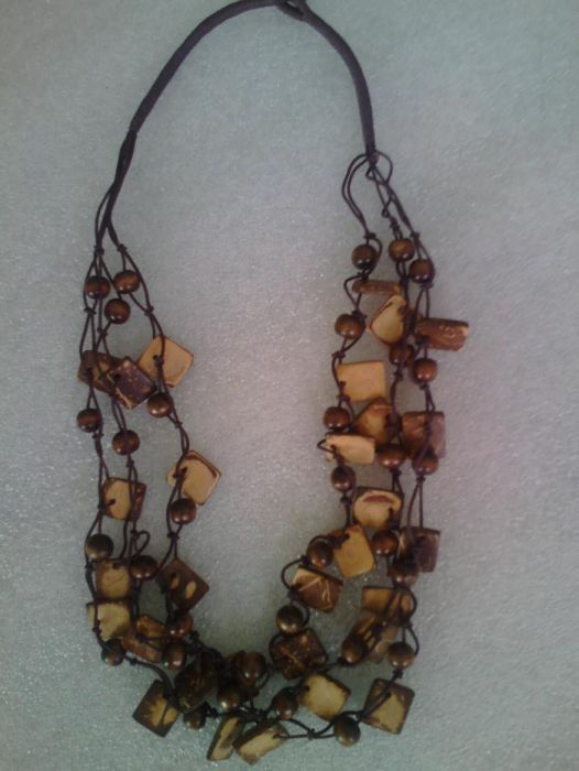 vendo varias colares para senhora(unidade)(8 unidades)(ver fotos)