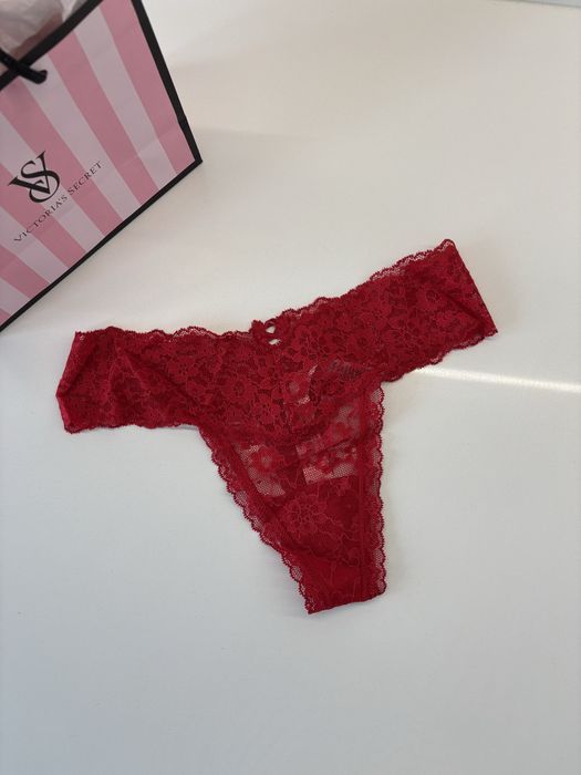 Nowe koronkowe stringi Victorias Secret