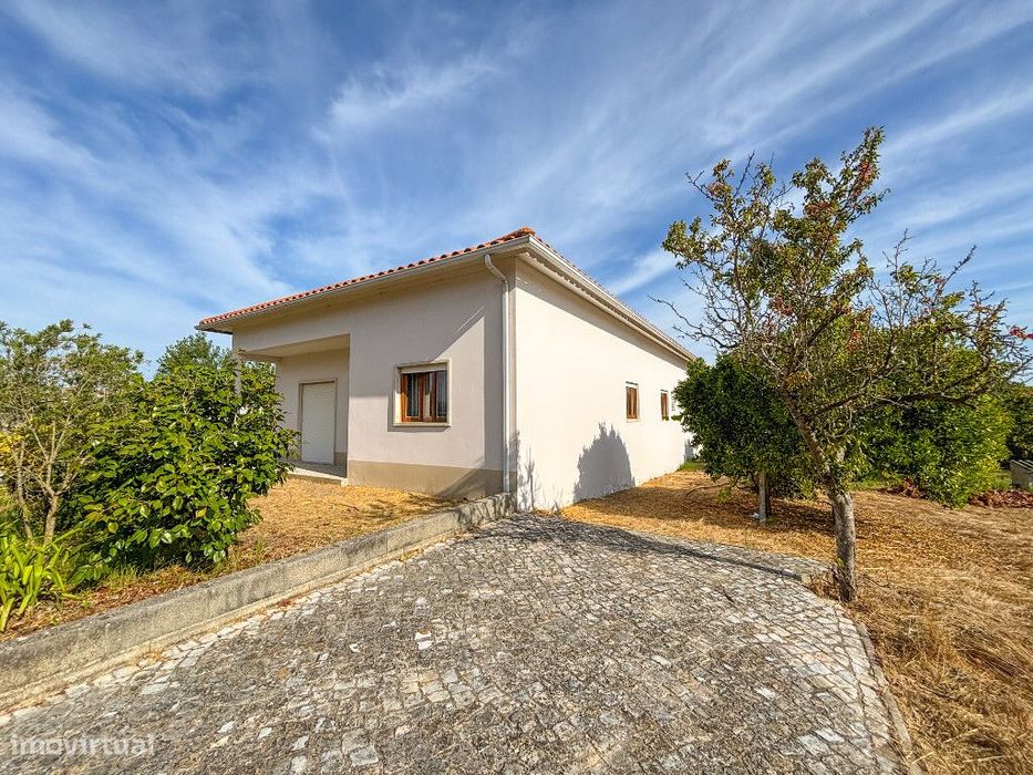 Moradia M3 com garagem em zona de Leiria