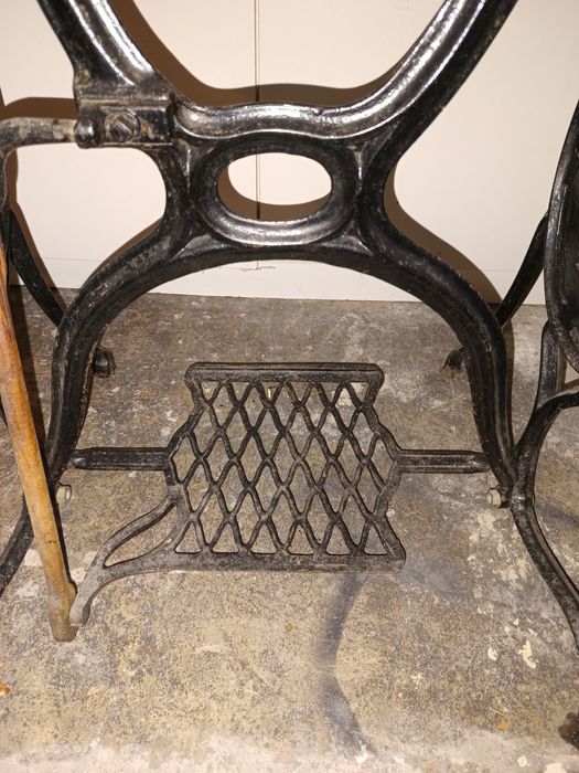 Nogi od maszyny Singer - stolik