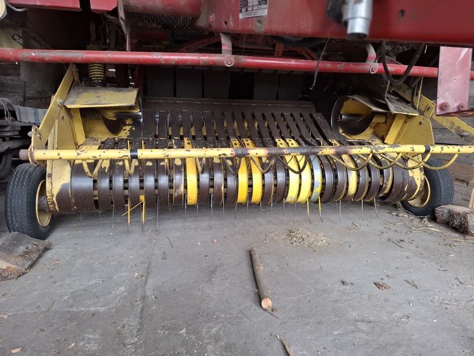 Prasa zwijająca New Holland 654 siatka