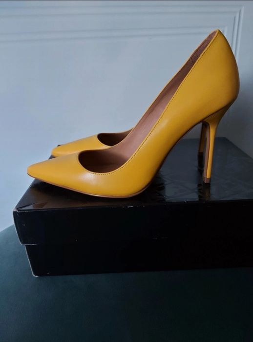 Czółenka skórzane Kazar 38.5