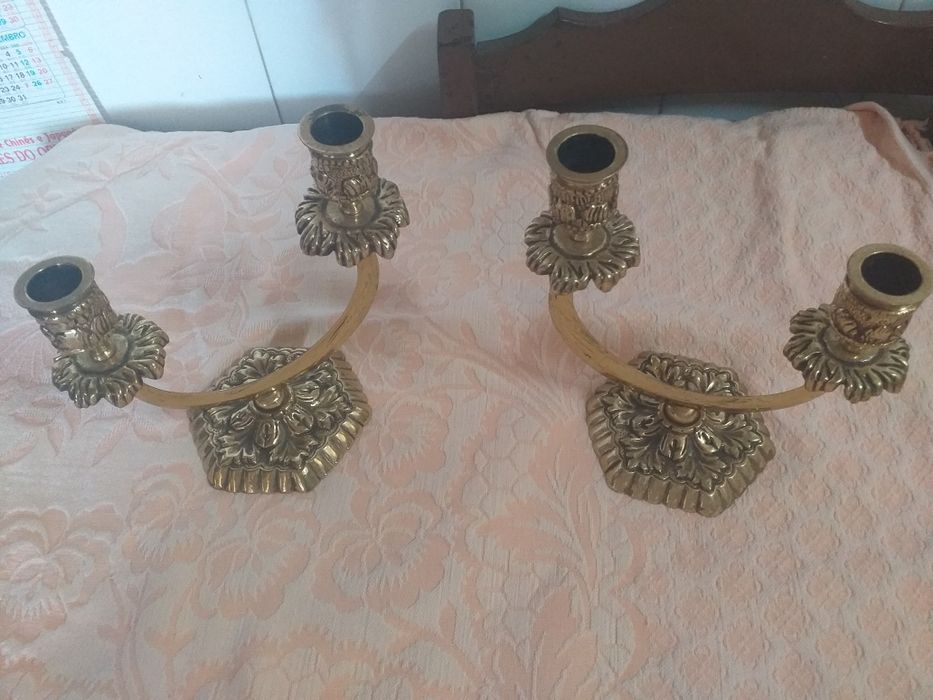 Casticais em bronze muito antigos