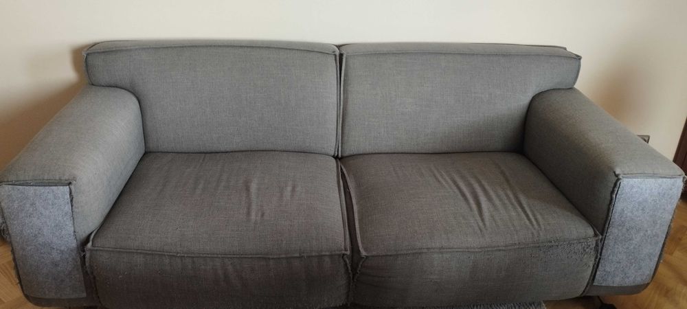 Szara kanapa nowoczesny design