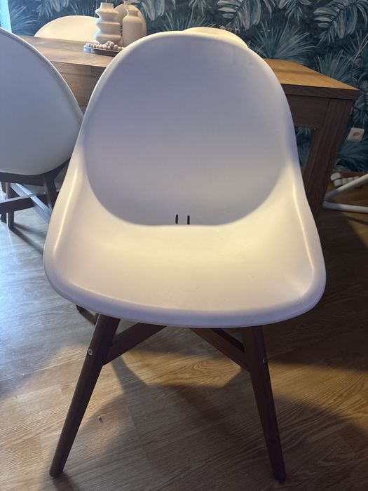 Mesa de sala com quatro cadeiras