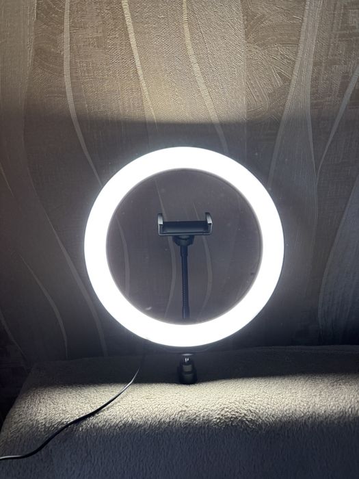 Лампа кільцева з тримачем для телефону