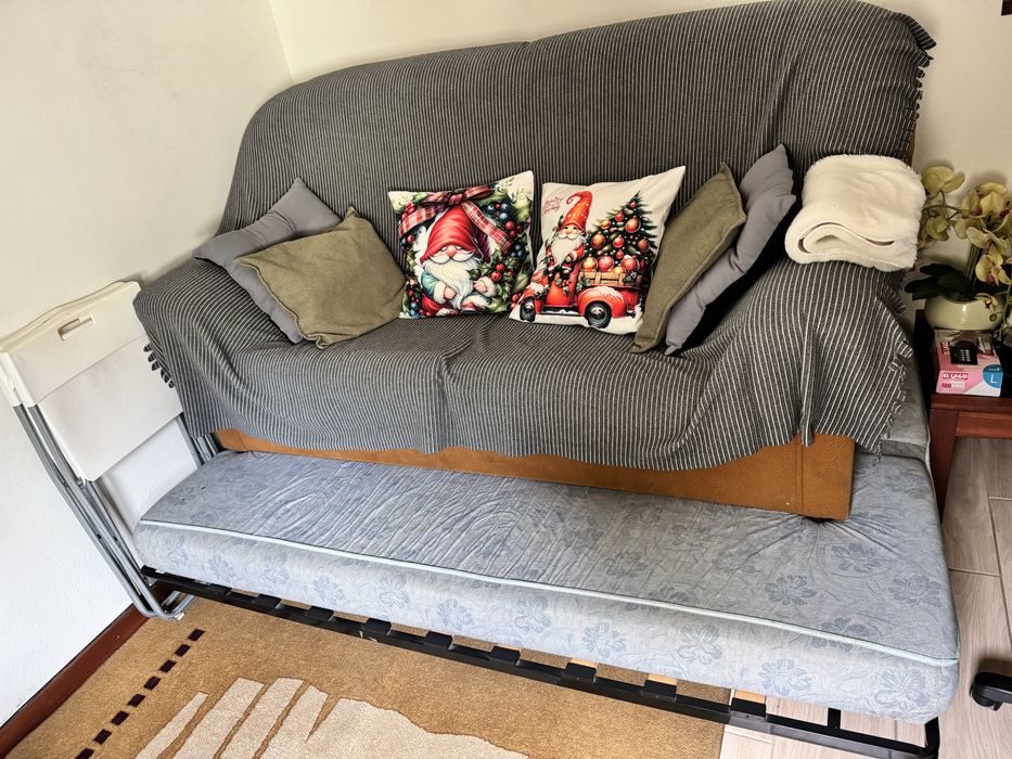 Vendo dois sofas cama