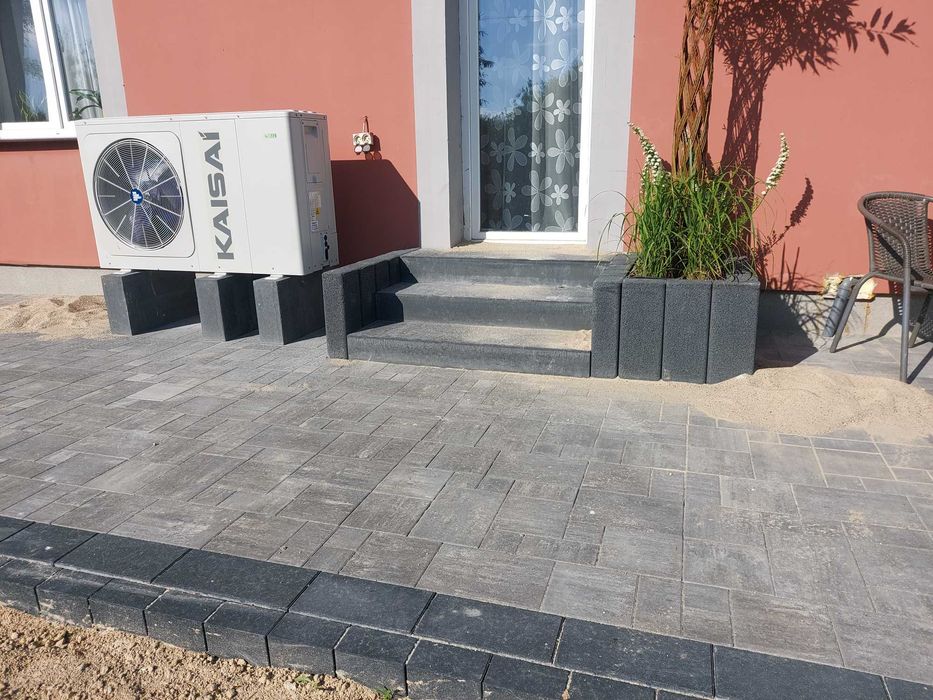 Prace brukarskie , układanie kostki brukowej