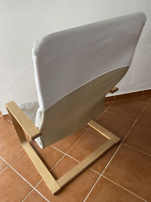 Poltrona IKEA, estrutura em madeira