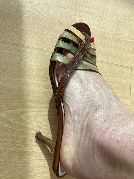 Elegantes Sandálias em pele