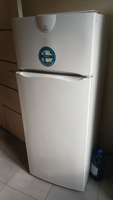 Холодильник Indesit RA 24