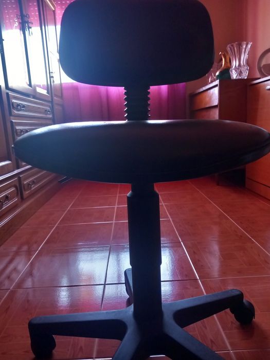 Vendo  cadeira secretária