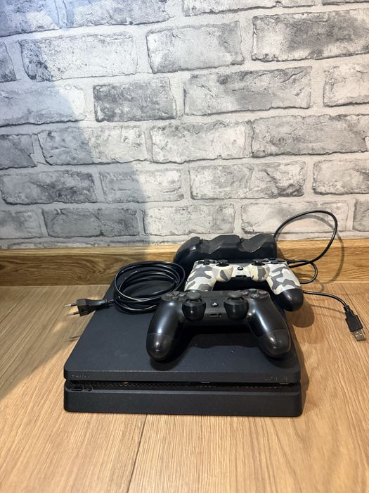PS4 Slim 500GB + 2 pady + ładowarka