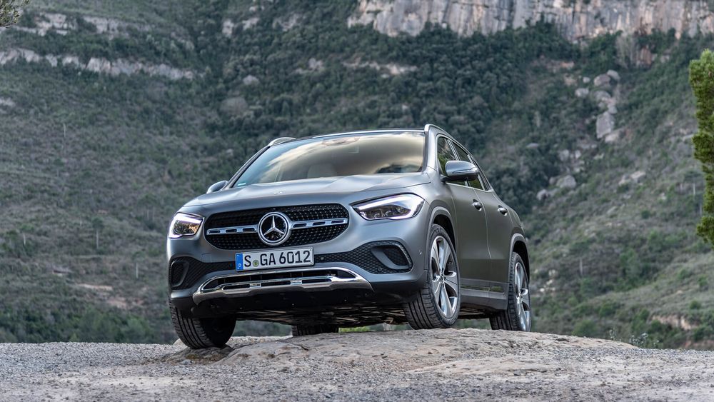 Mercedes GLA Crossover grafitowy od przodu
