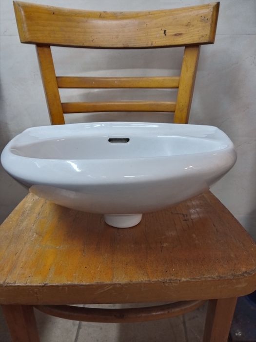 Mała umywalka 37 szer 26 dł