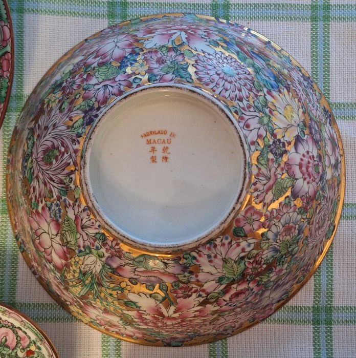 Louça de porcelana "Fabricado em Macau"