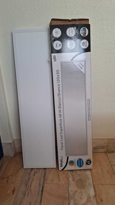 painel LED de superfície 48 W, 120×30 cm em bom estado