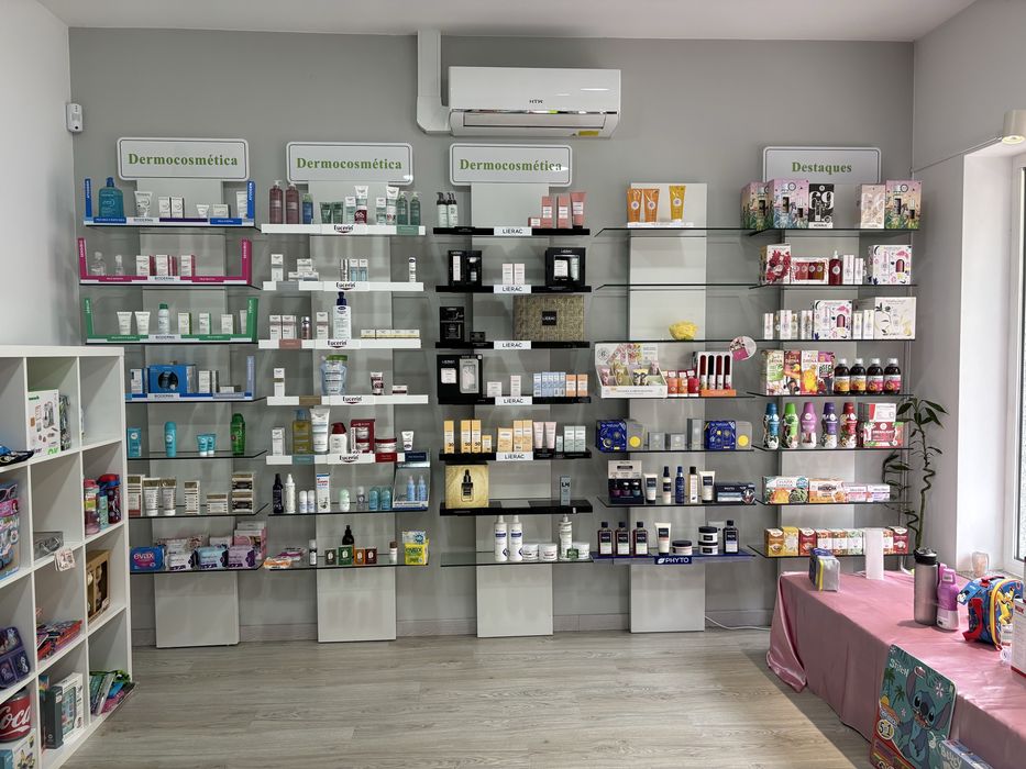 Vendo mobiliario completo de Farmacia/ Parafarmacia