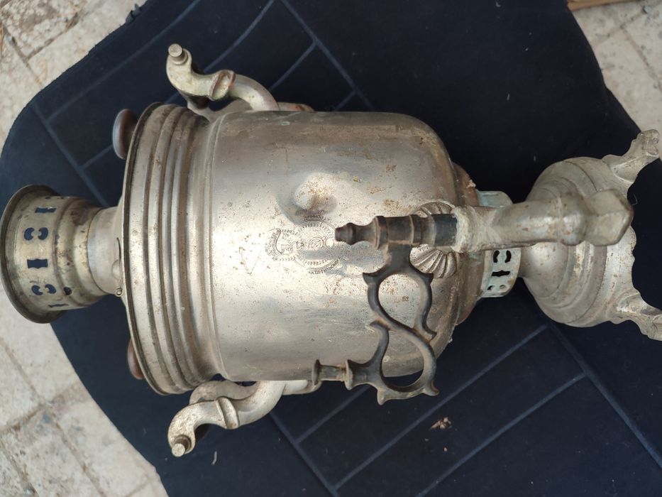 Старовинний самовар. На вугіллі.