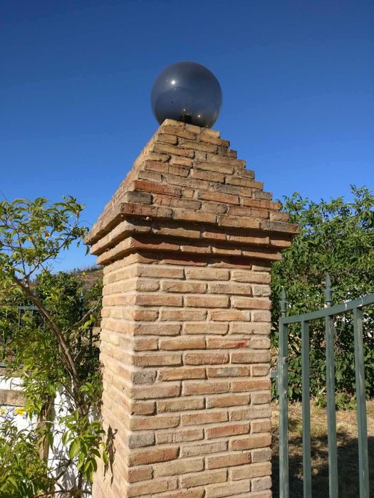 Quinta aprazível, perto de Silves com ribeira e com parcela urbana