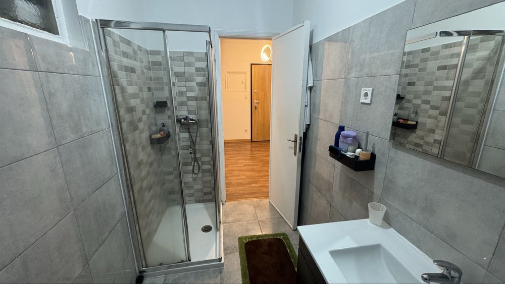 Arrenda-se quarto casal no centro de corroios.