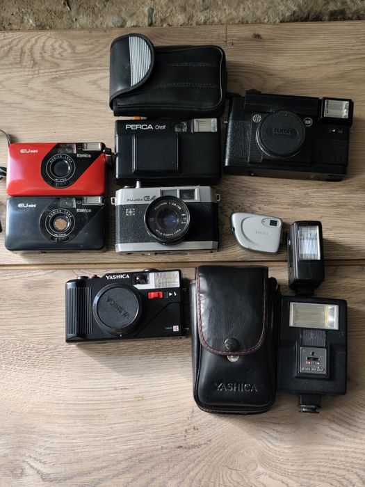 Retro zestaw aparatów fotograficznych analogowych