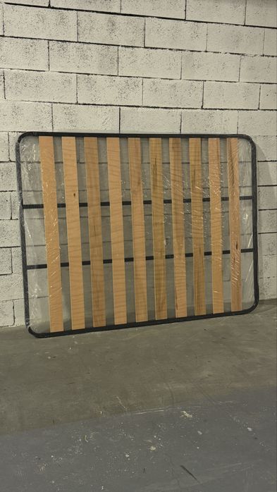 Estrados cama praticamente novos