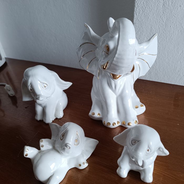 4 Elefantes de 4 tamanhos diferentes em porcelana, design italiano