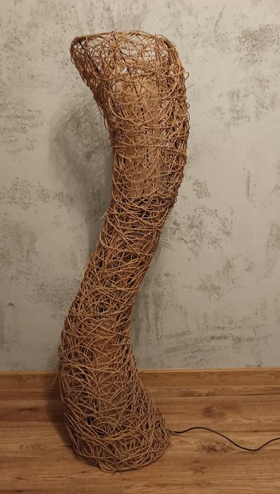 Lampa pleciona z wikliny