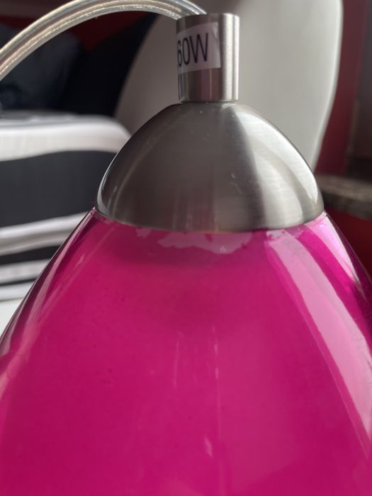 Fioletowa/fuksjowa lampa wiszaca