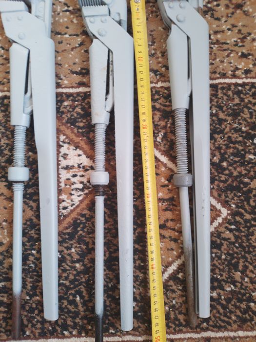 Топор,  колун , пилка,  ключ трубный ссср,  ключ газовый,  ножовка