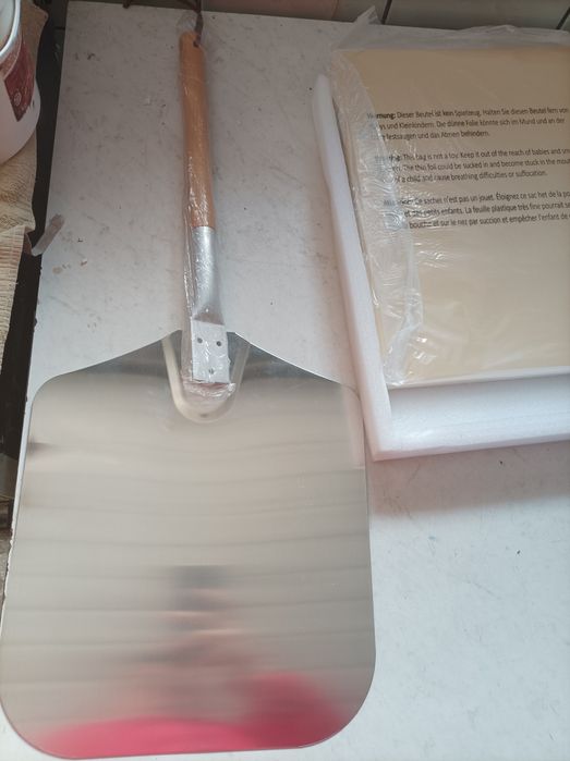 kamień z łopata do pizzy