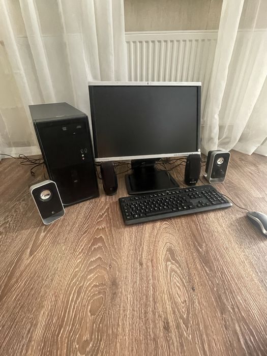 Компʼютор з монітором