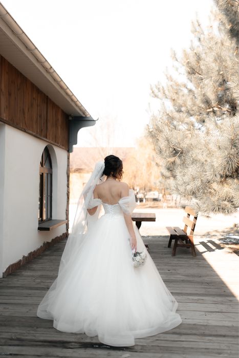 Весільна сукня з блискітками