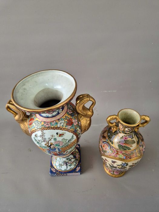 Conjunto de duas jarras chinesas com asas