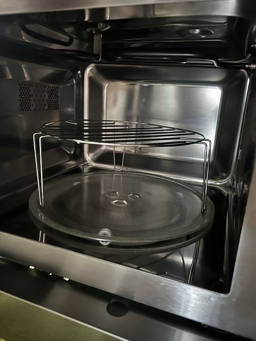Kuchanka mikrofalowa AMICA Inox