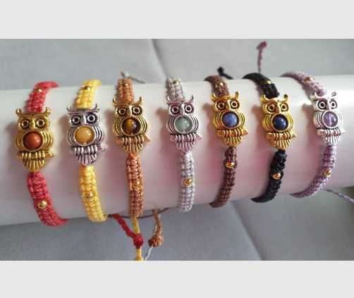 7 Pulseiras em Macramê com Corujas e Pedras Naturais em diversas cores