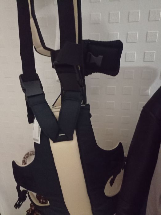 Marsúpio confortável da Zippy. Ótimo para sair de casa com o seu bebé