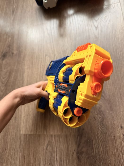 Бластер пістолет автомат Nerf. Nerf Elite Surgefire
