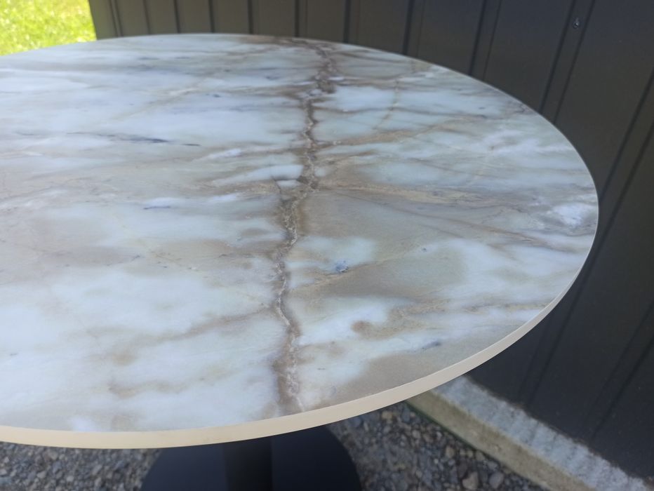 Stoliki do cukierni , baru , kawiarni