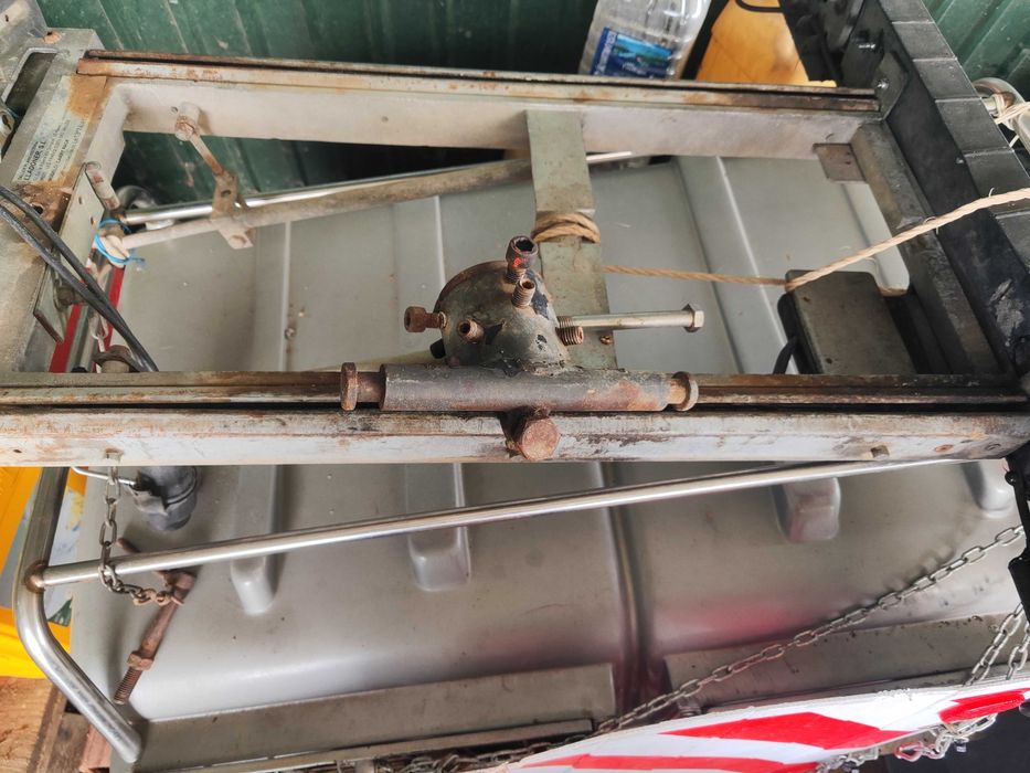 atrelado de transporte de cães suspenso