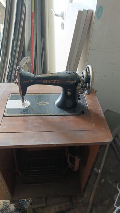 Máquina de costura singer antiga