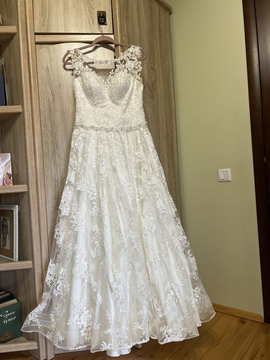 Весільне плаття колір айворі