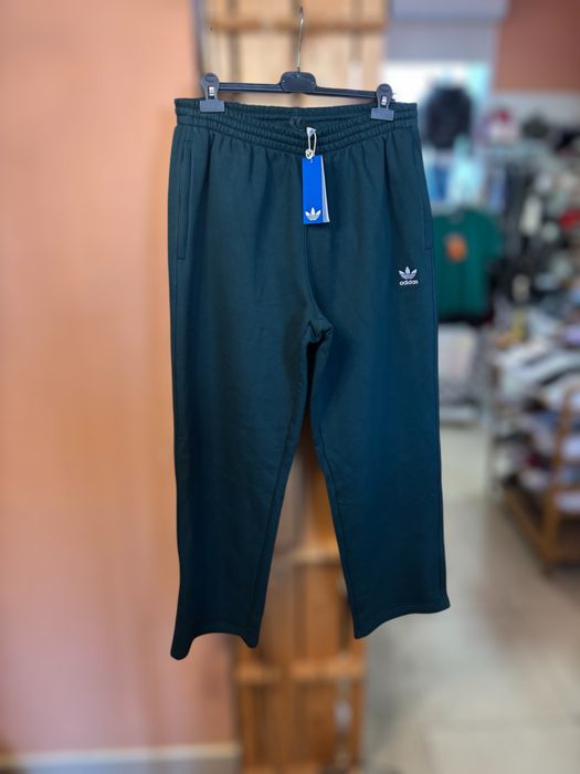 Спортивні штани ADIDAS Originals. Вільного крою. Колекція 25 року.